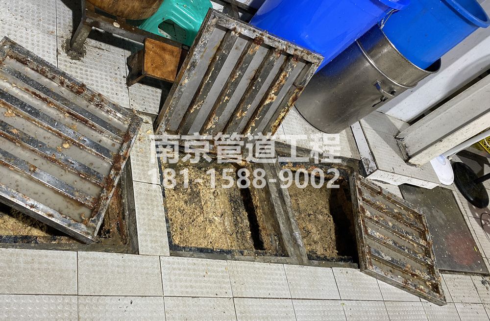 278湖熟城管中队食堂隔油池清理